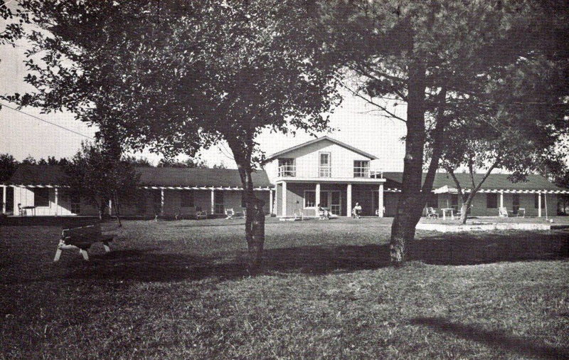 Berry Cove Motel - Vintage Postcard